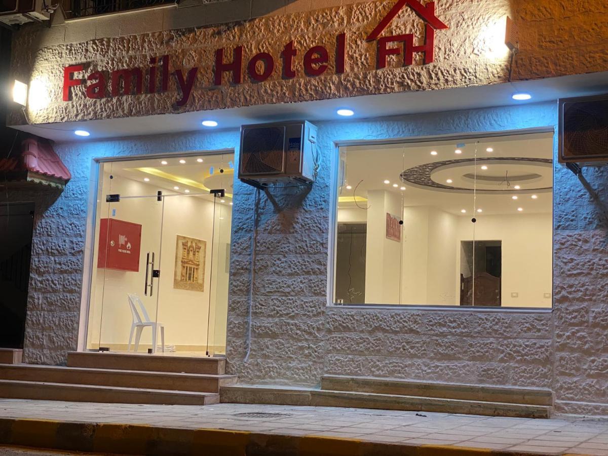 Petra Family Hotel Wadi Musa Exteriör bild